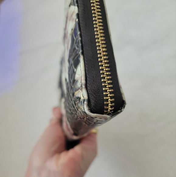 Brahmin Skyler Eden Melbourne Travel Wallet - Picture 5 of 13